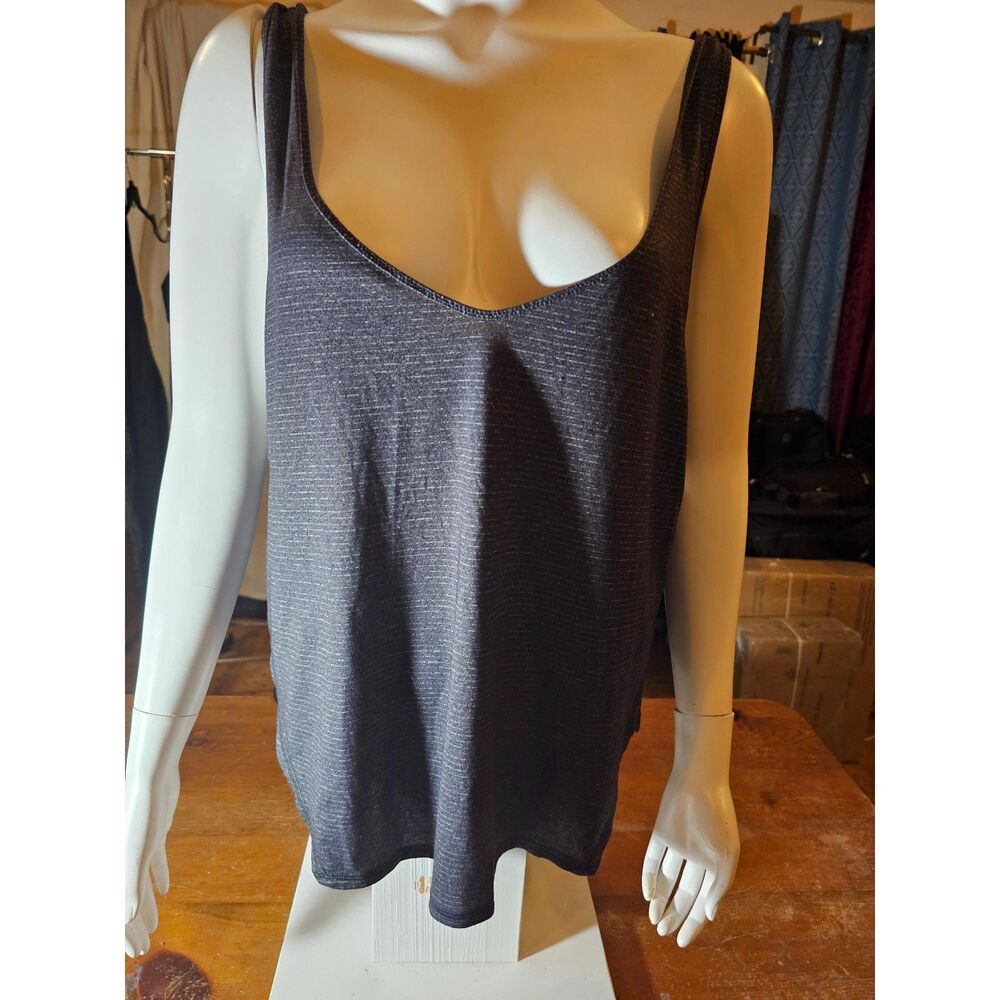 Lululemon Gray Cover Tank Size Large Snap Shoulder Layering Athletic Top No Bra